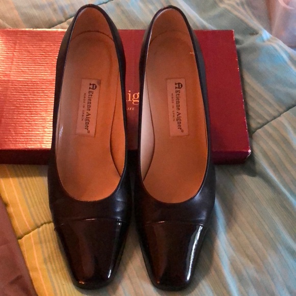 Etienne Aigner Patent leather toe and 2”heel. - Picture 7 of 7